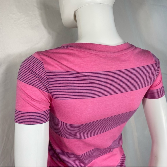 Mossimo Women’s Fitted Striped V-Neck Tee - Picture 4 of 6